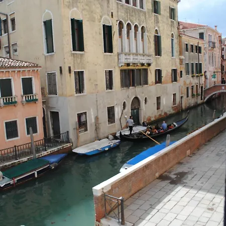 Bed & Breakfast San Firmino Canal View Venice