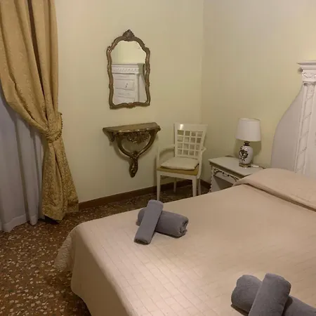 Bed & Breakfast San Firmino Canal View Venice