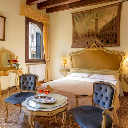 Luxury San Firmino Canal View Venedig