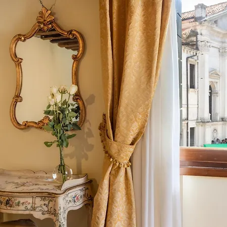 Luxury San Firmino Canal View Venedig