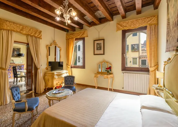 Palazzo San Firmino Canal View Bed & Breakfast Benátky