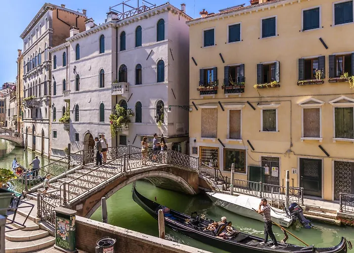 Palazzo San Firmino Canal View Bed & Breakfast