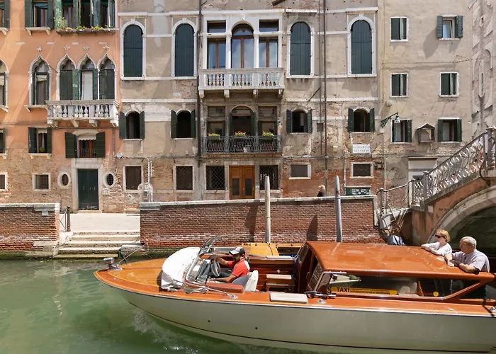 Palazzo San Firmino Canal View Bed & Breakfast