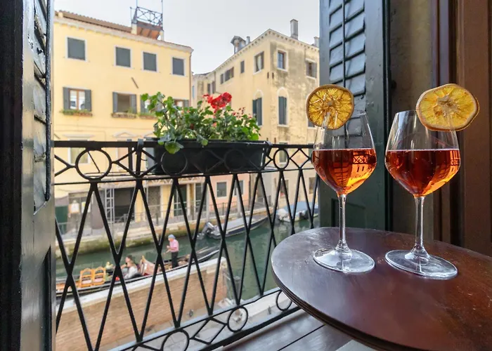 Palazzo San Firmino Canal View Bed & Breakfast Benátky