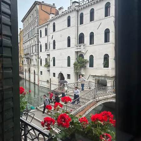 Bed & Breakfast San Firmino Canal View Venetië