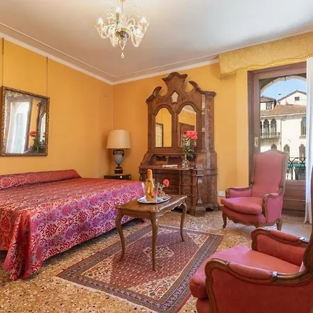 Luxury San Firmino Canal View Bed & Breakfast 4*